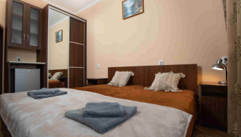 /upload/rooms/102/dvomisnyj-napivlyuks-4-scaled.jpg