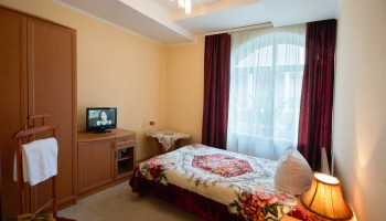 /upload/rooms/128/odnomisniy-pokrascheniy-krishtaleviy-palac-1-korpus.jpg