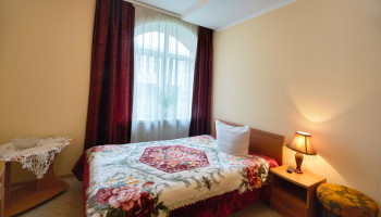 /upload/rooms/128/odnomisniy-pokrascheniy-krishtaleviy-palac-1-korpus1.jpg