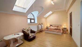 /upload/rooms/129/odnomisniy-lyuks-krishtaleviy-palac-1-korpus.jpg