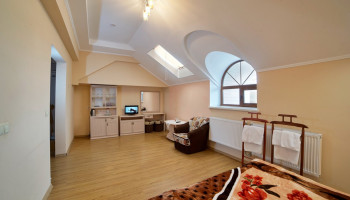 /upload/rooms/129/odnomisniy-lyuks-krishtaleviy-palac-1-korpus1.jpg