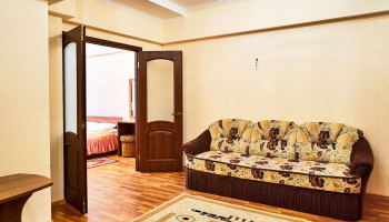 /upload/rooms/133/lyuks-krishtaleviy-palac-1-korpus1.jpg