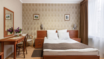 /upload/rooms/14/nomer-standart-pokrascheniy-gotel-villa-marta-truskavec1.jpg