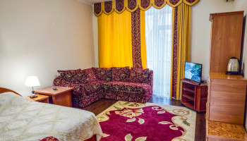 /upload/rooms/145/odnomisniy-lyuks-krishtaleviy-palac-4-korpus.jpg