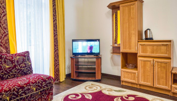 /upload/rooms/145/odnomisniy-lyuks-krishtaleviy-palac-4-korpus1.jpg