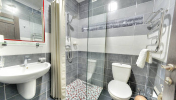 /upload/rooms/151/komfort-sanatoriy-pivdenniy-truskavec2.jpg