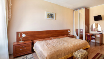 /upload/rooms/18/nomer-lyuks-gotel-villa-marta-truskavec.jpg