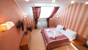 /upload/rooms/200/queen1.jpg