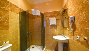 /upload/rooms/328/standart-gotel-jeneva-truskavec2.jpg