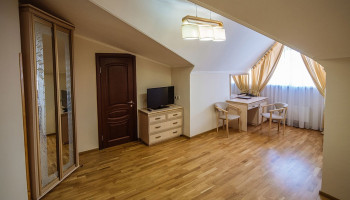 /upload/rooms/33/pokrascheniy-mansarda-got-svityaz-truskavec2.jpg