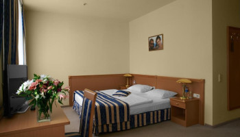 /upload/rooms/341/nomer-napivlyuks-gotel-oskar-truskavec.jpg