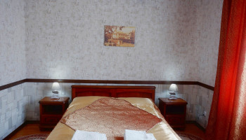 /upload/rooms/356/lyuks-pokrascheniy-gotel-senator-truskavec1.jpg