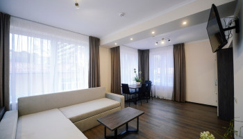 /upload/rooms/38/napivlyuks-simeyniy-got-svityaz-truskavec1.jpg