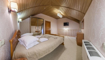 /upload/rooms/386/lyuks-gotel-zolota-korona-truskavec.jpg