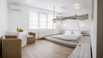 /upload/rooms/389/lyuks-pokrascheniy-gotel-hijina-spa-truskavec.jpg