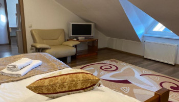 /upload/rooms/430/family-room8.jpg