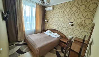 /upload/rooms/56/lyuks-z-kuhneyu-sanatoriy-shahtar-truskavec.jpg