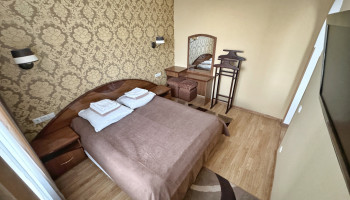 /upload/rooms/56/lyuks-z-kuhneyu-sanatoriy-shahtar-truskavec2.jpg