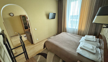 /upload/rooms/56/lyuks-z-kuhneyu-sanatoriy-shahtar-truskavec3.jpg