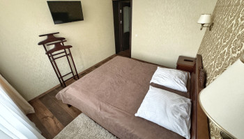 /upload/rooms/57/trikimnatniy-lyuks-sanatoriy-shahtar-truskvec3.jpg