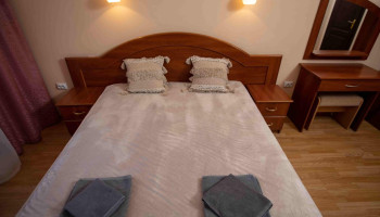 /upload/rooms/99/dvomisnyj-lyuks-9-scaled-e1699498257408.jpg